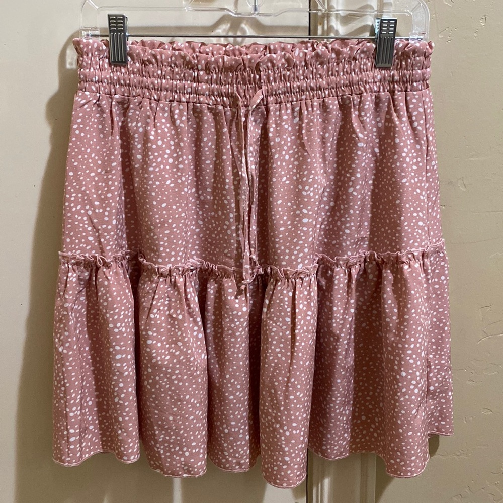 Super cute baby pink with white polka dot tie waist skirt! NEVER BEEN WORN!